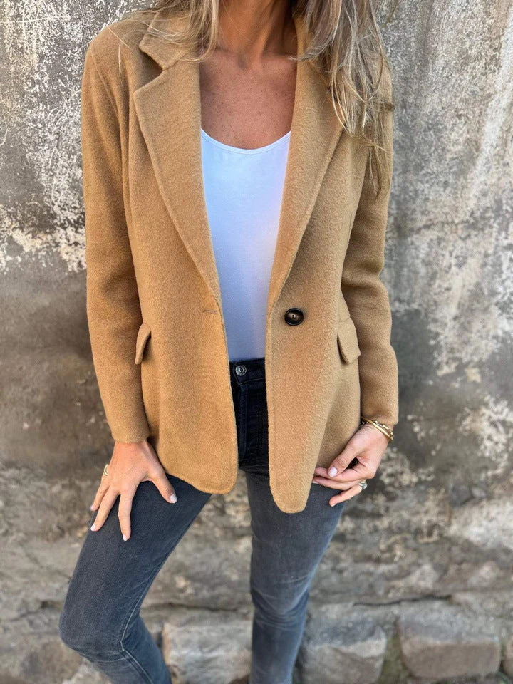 NOIRÉ – Classic Lapel Suit Jacket