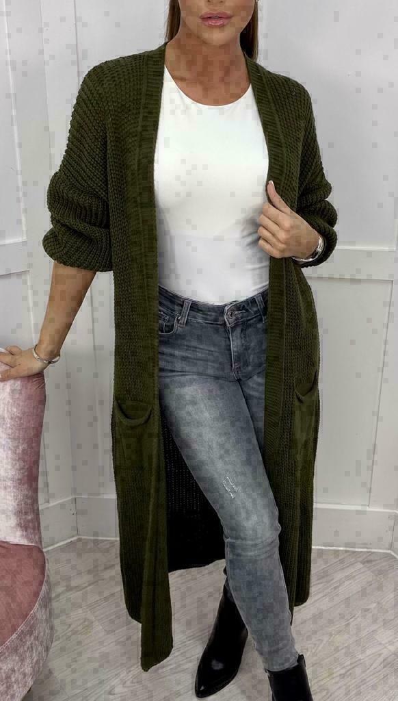 NOIRÉ – Classic Knit Pocket Cardigan Sweater